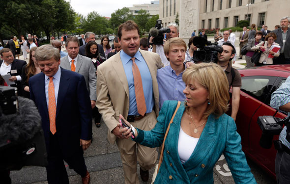 Former baseball star Roger Clemens walks with his son Kacy and wife Debbie as he leaves Federal District Court in Washington June 18, 2012. A jury on Monday acquitted Clemens of all six criminal charges against him in a trial to decide whether he lied to Congress about using performance-enhancing drugs.
