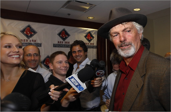 Former Boston Red Sox player Bill Lee, right, addresses the media on Friday, Nov. 7, 2008, in Boston. The Red Sox Hall of Fame inducted Lee and seven new members in the Class of 2008.