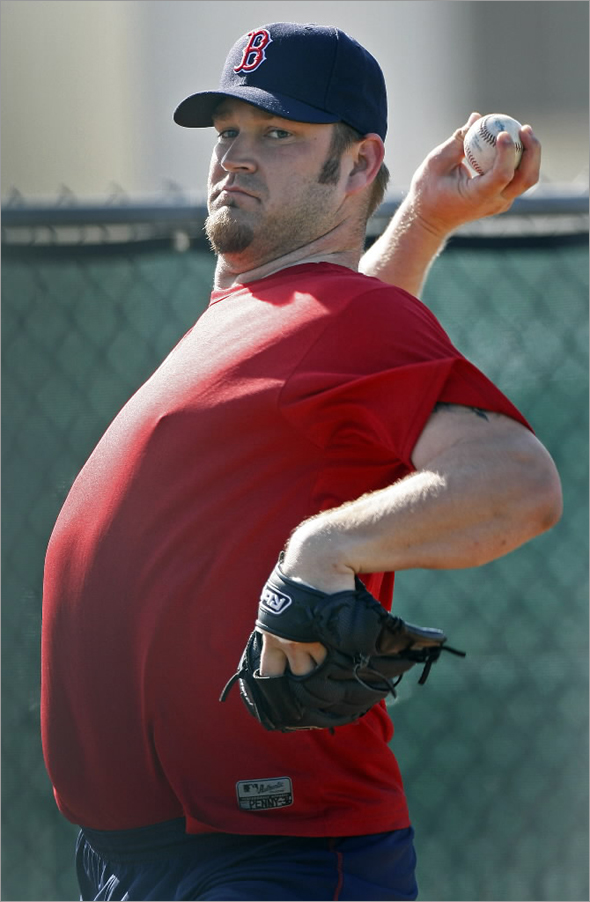New Red Sox pitcher Brad Penny threw in a bullpen this morning.