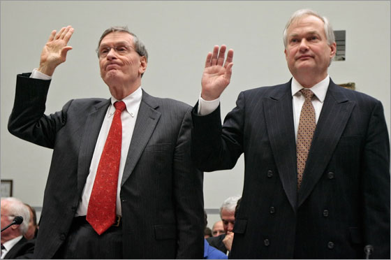 Major League Baseball Commissioner Bud Selig (L) and Executive Director of the Major League Baseball Players Association Donald Fehr are sworn in during a hearing of the U.S. House Oversight and Government Reform Committee on the illegal use of steroids in baseball January 15, 2008 in Washington, DC.