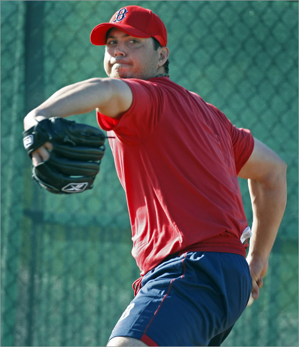 Red sox pitcher Josh Beckett did some throwing this morning in a bullpen. 