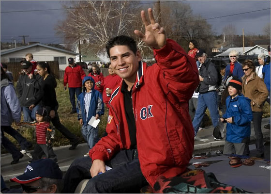 Boston Red Sox outfielder Jacoby Ellsbury receives a hero's welcome in his home town of Madras, Oregon with a parade in his honor.