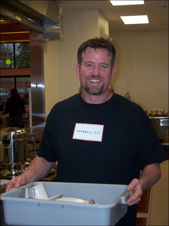 Baseball all-star Sean Casey helping out at the Cor Unum Meal Center in Lawrence in May, 2007