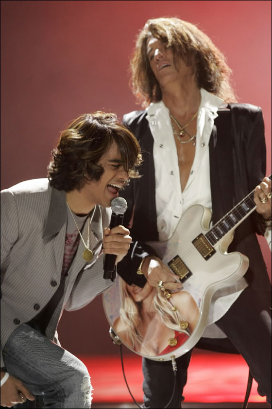 Sanjaya Malakar and Joe Perry perform You Really Got Me, during the finale of American Idol at the Kodak Theatre in Los Angeles, Wednesday, May 23, 2007.