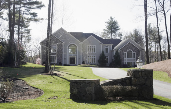 4.26.06: It didn't take Sox center fielder  Coco  Crisp and wife, Maria, long to settle on a new spread. The  Crisps have paid nearly $1.8 mil for a 6,000 plus sq. ft. manse on three acres overlooking the Ipswich River in this town. The home is on Devonshire Rd., 23 miles away from Fenway.