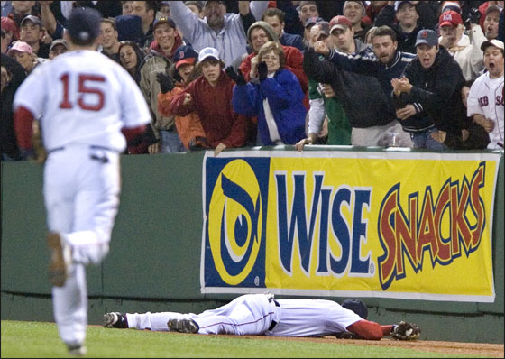 Red Sox rightfielder Eric Hinske makes a spectacular fifth inning catch against the  Tigers